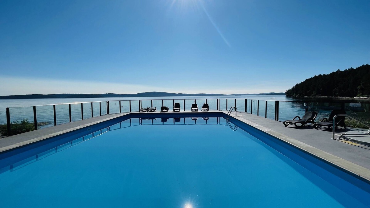 North Oyster House | Oceanside Townhome at the Inn of the Sea: hot tub, pool, private dock + more!