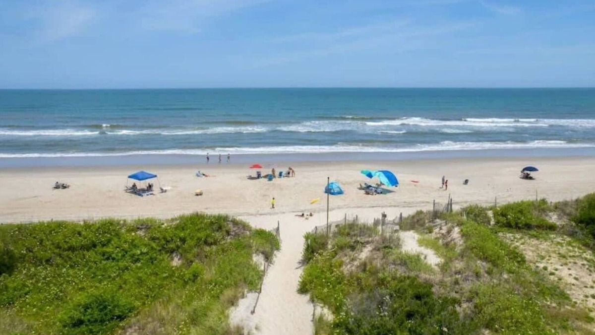 Corolla Village House | Oceanside/Walk2Beach/HeatedPool/Hot Tub/Pool Table