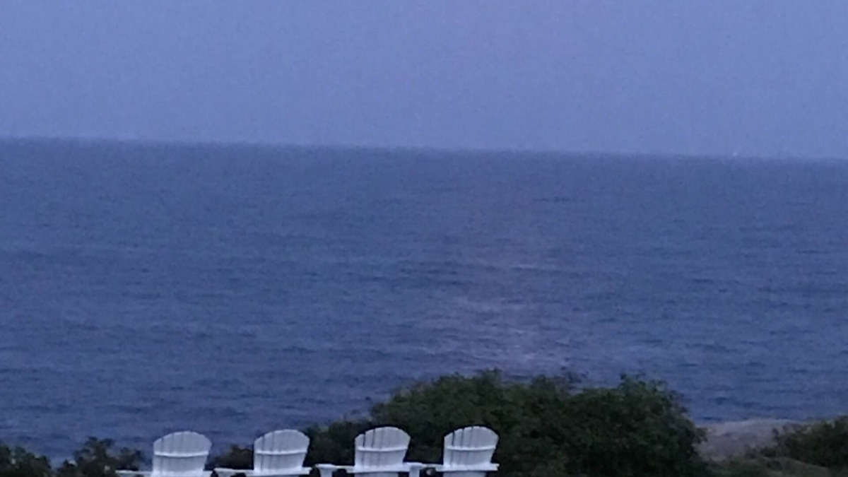Narragansett House | Oceanside with mesmerizing view