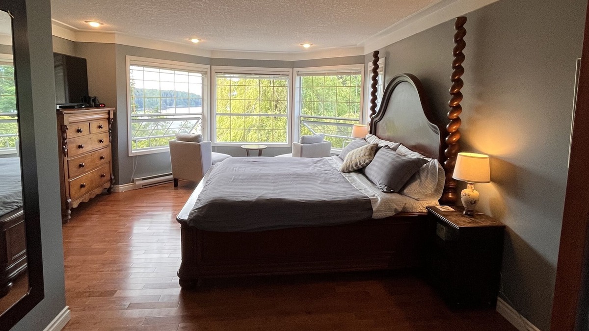 Regional District of Nanaimo House | Oceanview 4 bedroom large home - close to beach and Ferry!
