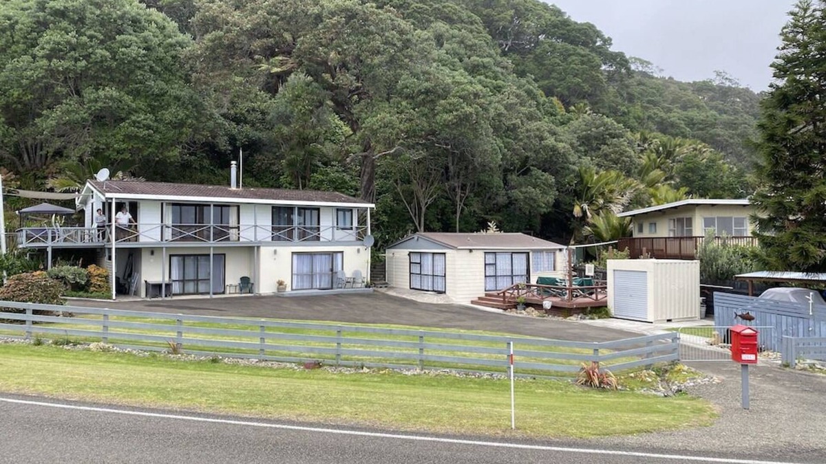 Waihau Bay House | Oceanview at Oruaiti Beach in Waihau Bay