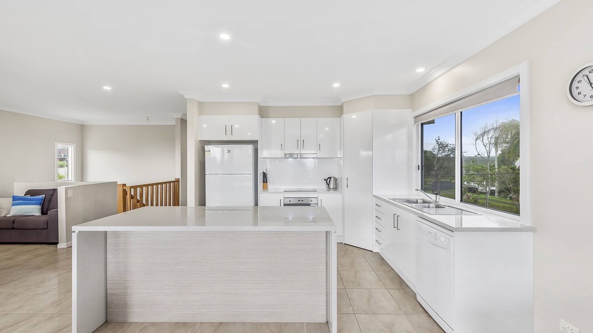 Arrawarra Headland House | Oceanview Beachfront - 11B Fuller St