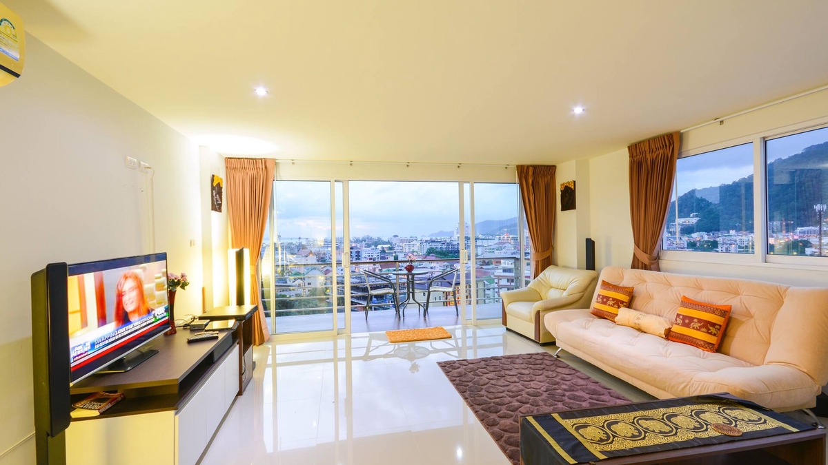 Patong Apartment | Oceanview Condminium D26, 100m2, 2 Balconies, Quiet
