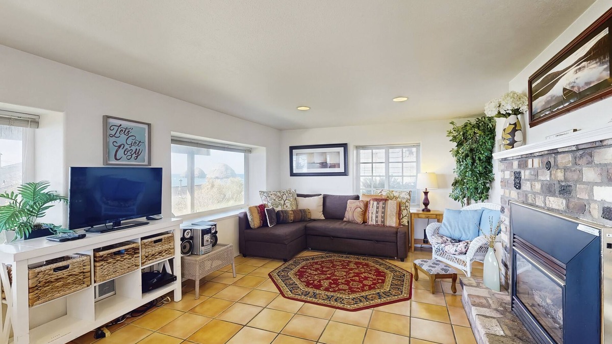 Oceanside Apartment | Oceanview Escape with Sweeping Views and Easy Beach Access