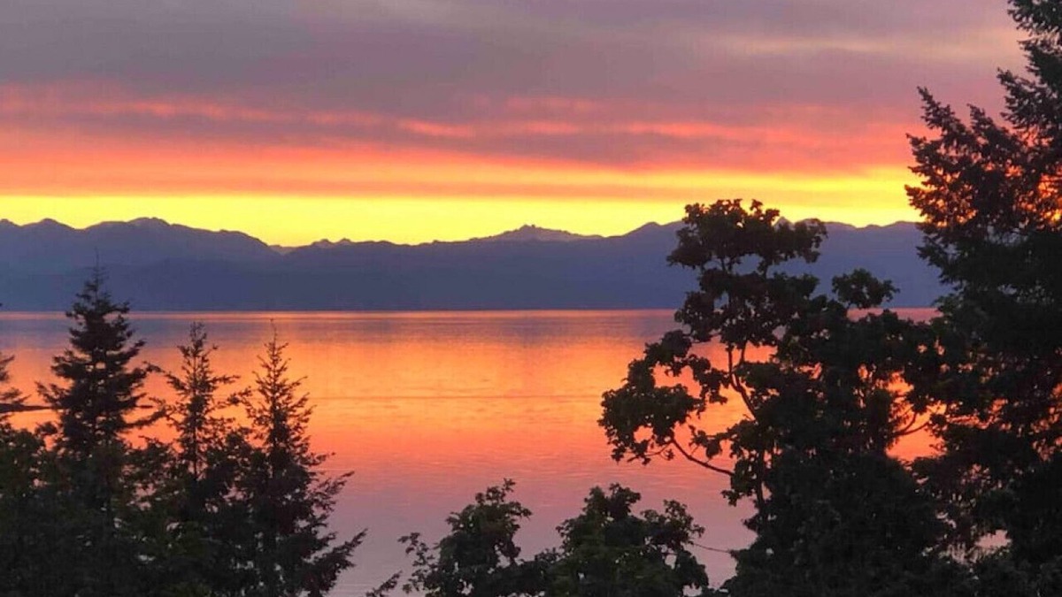 Regional District of Nanaimo Condo | Oceanview Guest Suite with Large 2 Person Soaker Tub