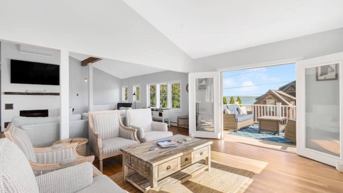 Portsmouth House | Oceanview Home | Walk to Beach | Near Newport