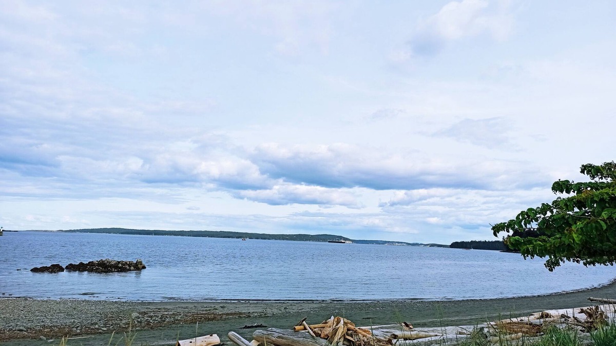 Regional District of Nanaimo House | oceanview house resort beach