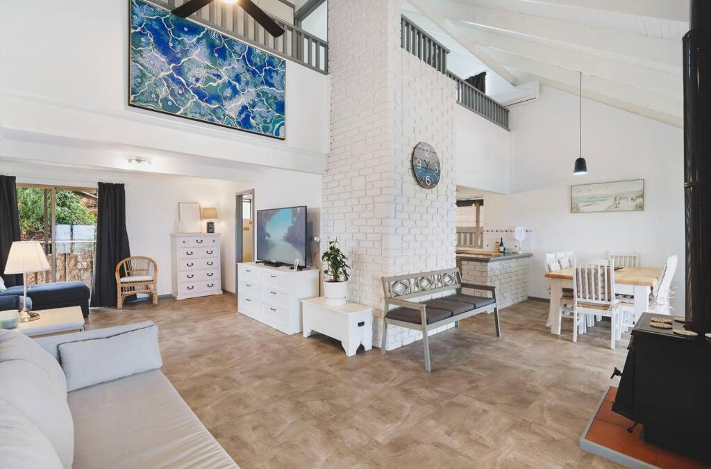 Peppermint Grove Beach House | Oceanview Manor by "Peppy Beach Retreats" - Two Houses in One with Panoramic Views