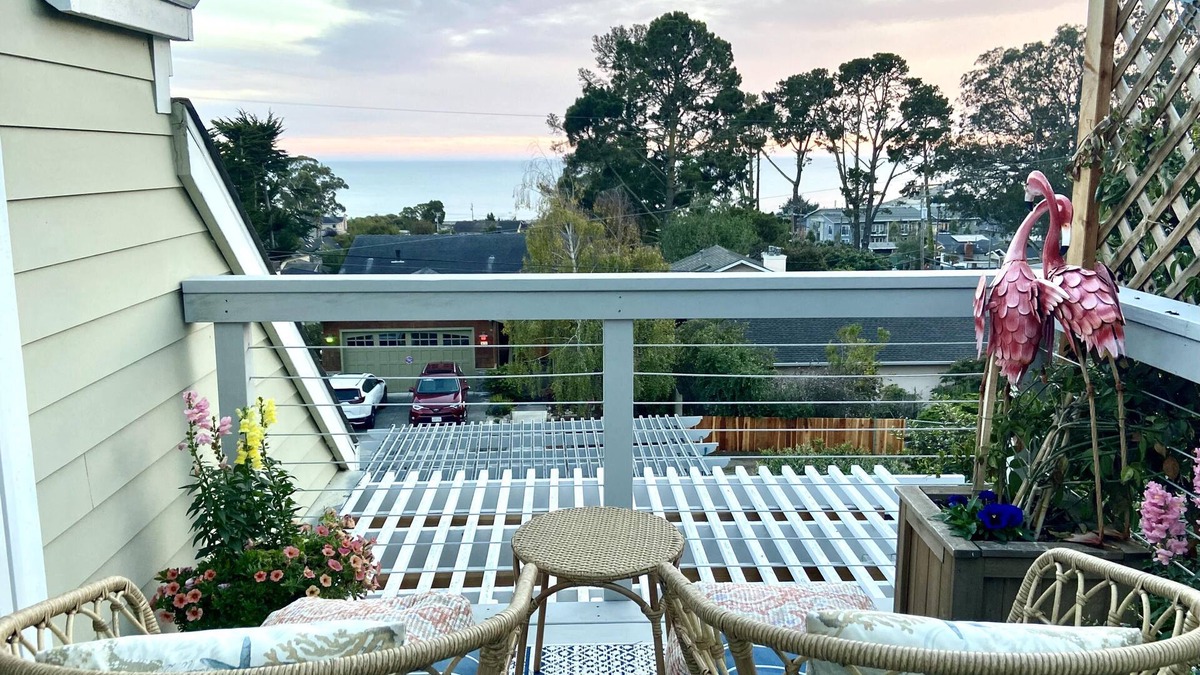 El Granada Apartment | Oceanview Penthouse, Stylish & Walking to Beach