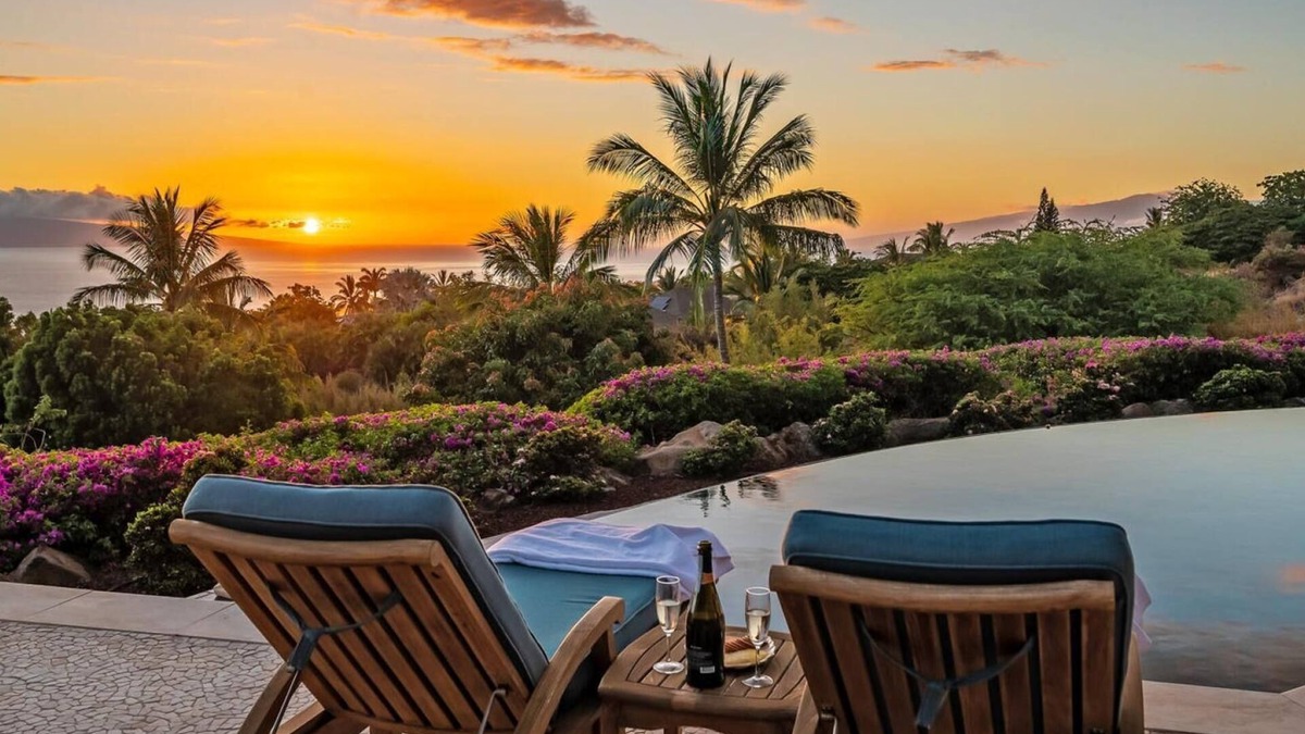 Historic Lahaina Front Street House | Oceanview, pool, Hot Tub!