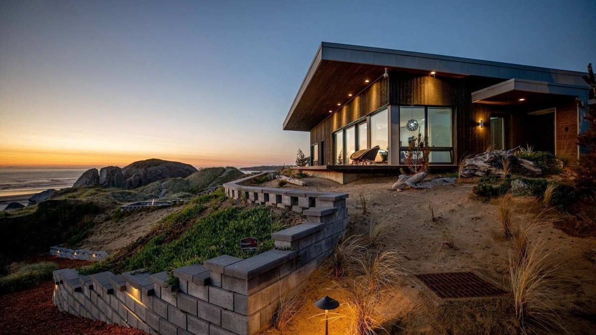 Bandon House | Oceanview Serenity/Sauna Hot Tub Fast Wi-Fi