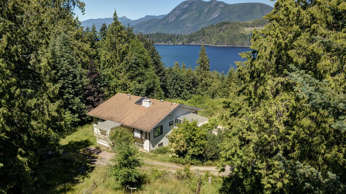 West Porpoise Bay House | Oceanview, Spacious, Private house heart of Sechelt