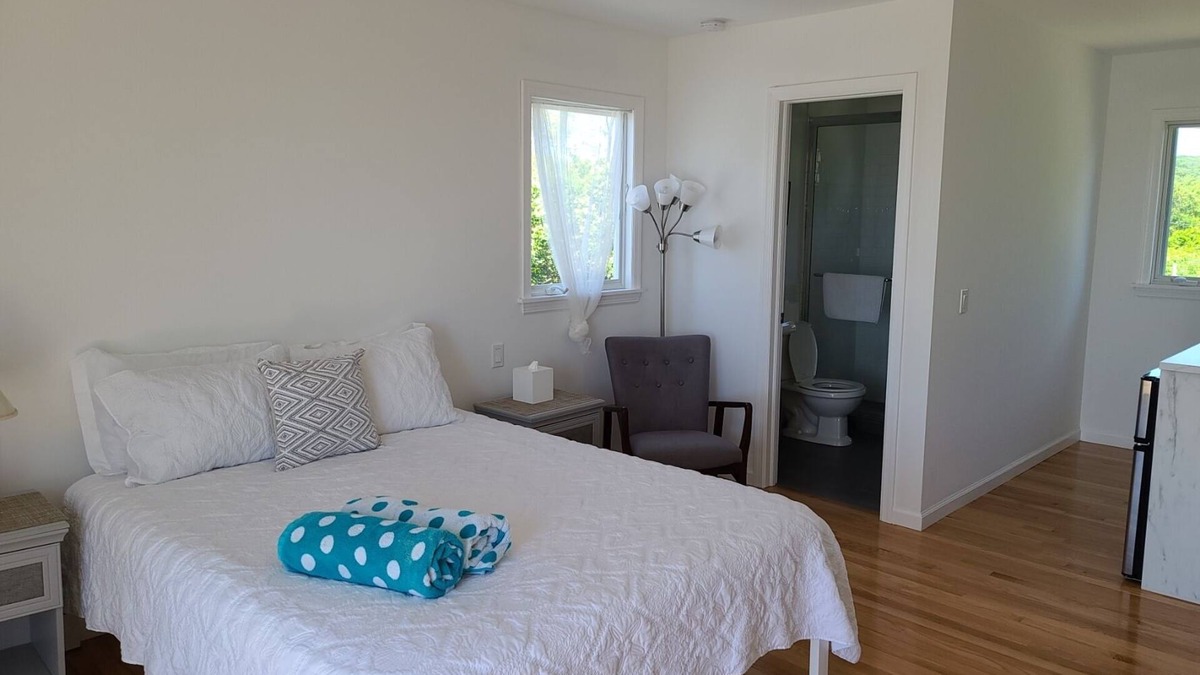 Montauk Apartment | OceanView Studio 3 Twin Pond