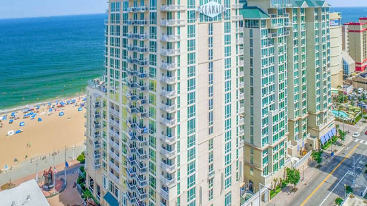 Virginia Beach Resort | Oceanview Suite with double beds and balcony
