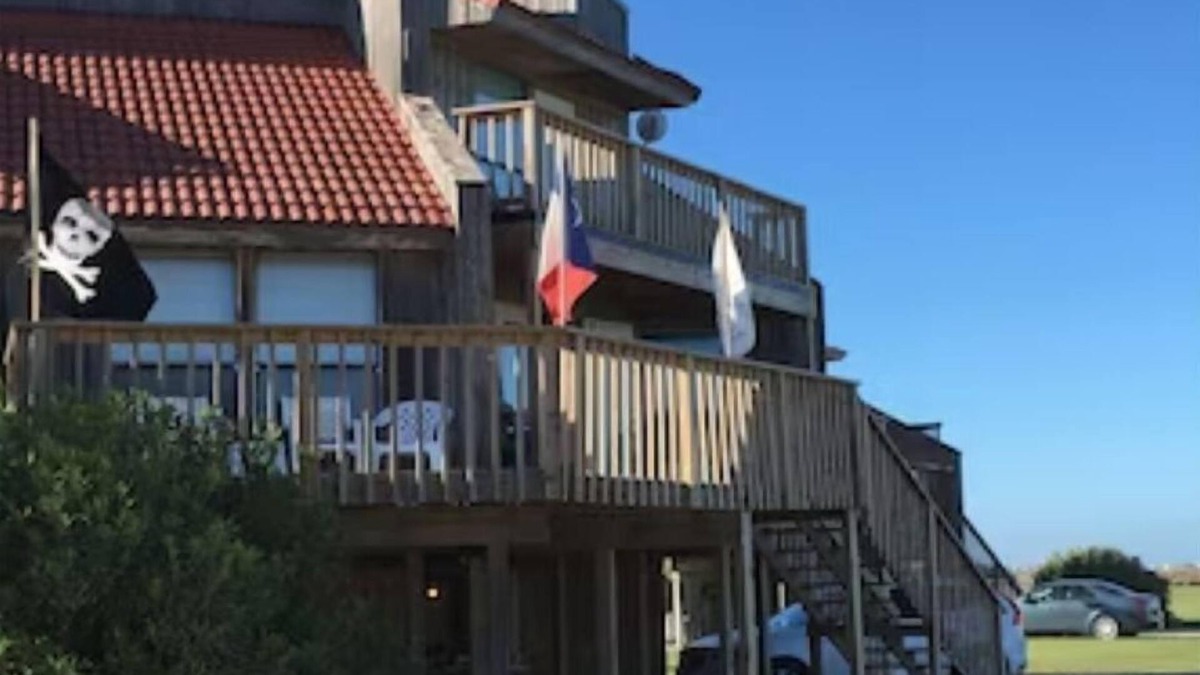 Matagorda House | Oceanview, Updated, Wi-Fi , Pool. Family Unit for 6 - Must be 25+ to rent.