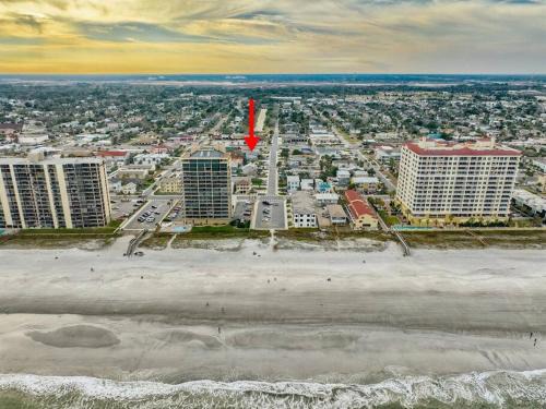 Jacksonville Beach House | Oceanwalk 2: Luxury townhouse just STEPS to beach!