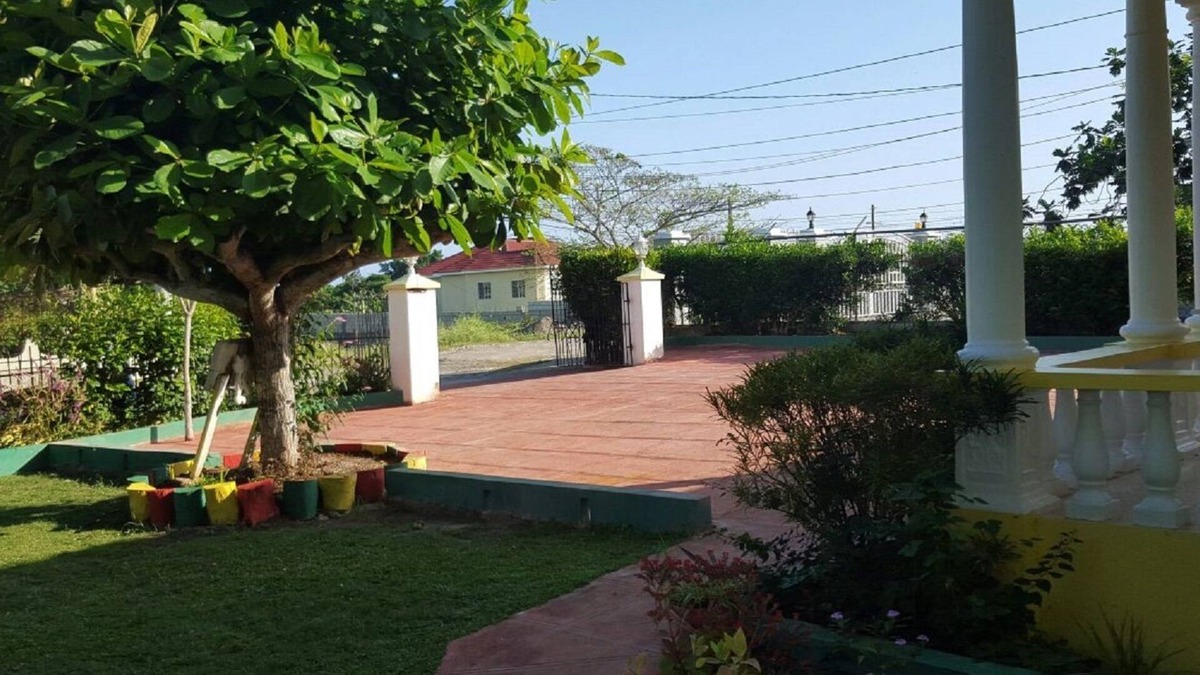 River Oaks Villa | Ocho Rios Almond Tree Villas
