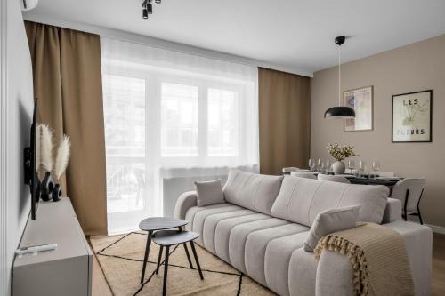 Ochota Apartment | Ochota Three-Bedroom Apartment - 79m2, Parking, Balcony - by Rentujemy