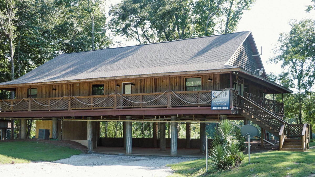 Juliette Cabin | Ocmulgee River Lodge ~ Sleeps 12 ~ 5 Private Suites ~River Access