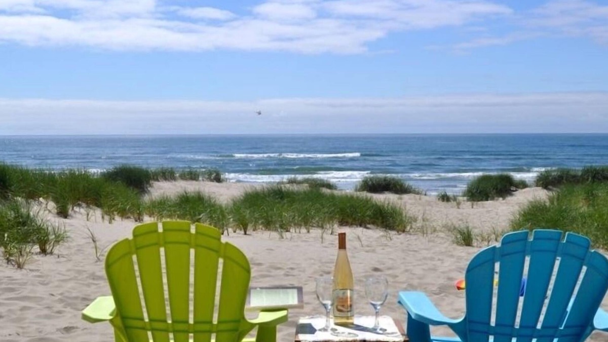 Bayshore House | Ocnfrt, Frplc, hot tub, pets! Avail. Aug. 24-27!