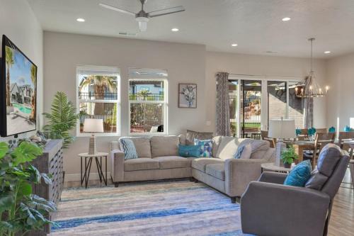Santa Clara House | Ocotillo Springs 18 Sleeps 23, Community Pool and Hot Tub, Beautiful View of Ocotillo Springs Amenities