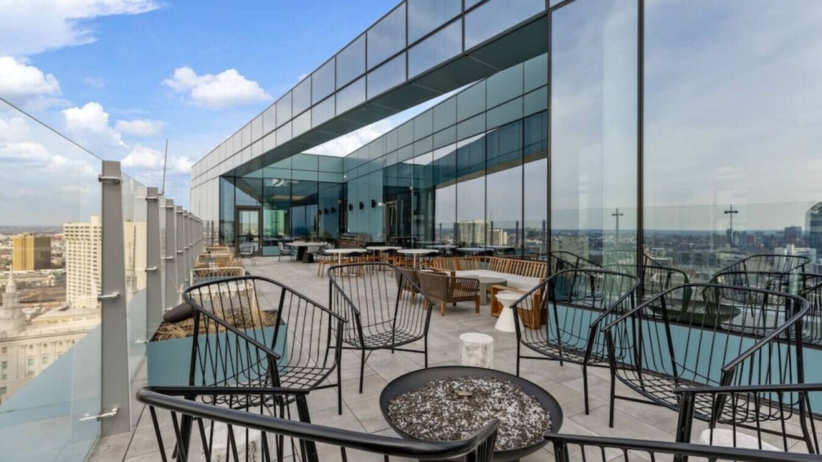 Logan Square Apartment | OCS 1908 · 1BR| Center City Luxury Apt w/ Gym|View|Location!
