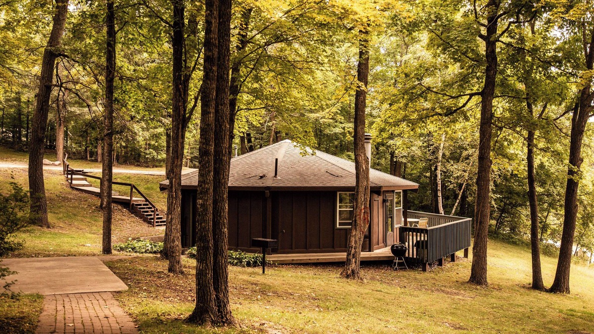Puposky Cabin | Octagon Cabin Getaway - Outdoor Lounge & Cozy Firepit