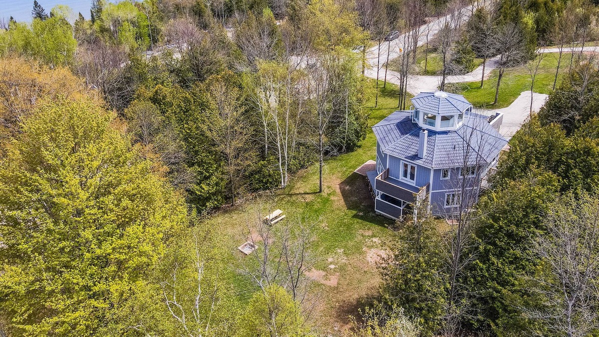 Georgian Bluffs House | Octagon Tower - Stargaze Big Bay from Above