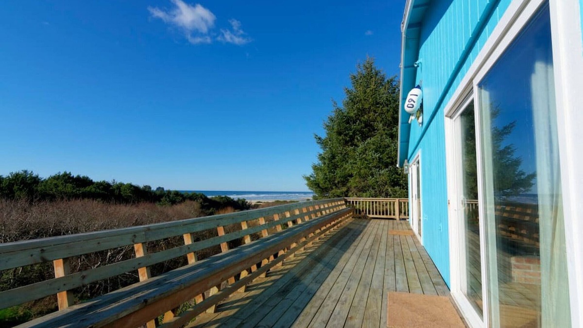 Rockaway Beach House | Octalope 6Bd/4Ba Oceanfront, Hot tub, Arcade, Deck