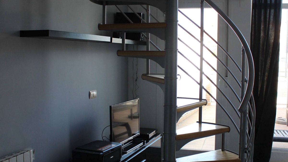 Vicalvaro Apartment | Octavio Loft: Wifi/1.5 bathrooms/AA