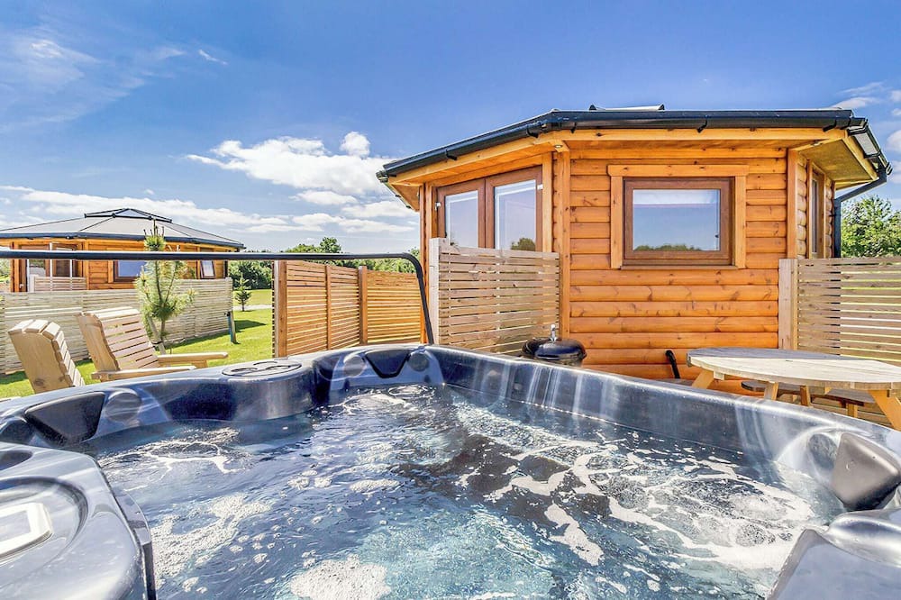 Fitling Ski Chalet | Octi-Lodge Mini Spa Pet