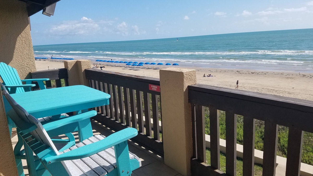 South Padre Island Condo | "OCTOBER" 2025-"SPECIAL-RIGHT ON THE BEACH-Amazing View-ALL REMODELED