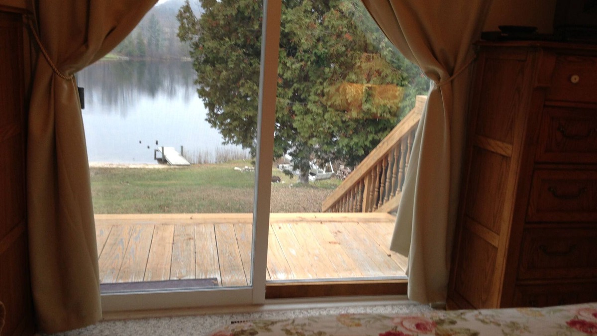 Central Lake House | October dates for fall colors opened@Lake Home: Country Living w/Modern Comforts