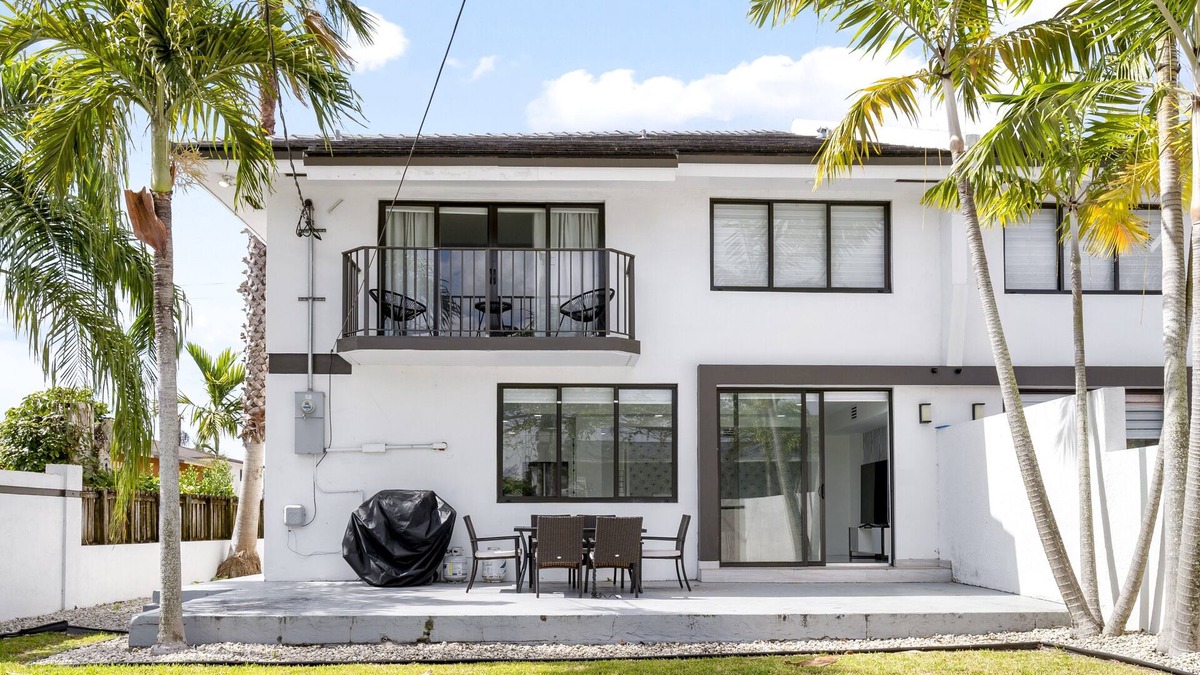 Olympia Heights House | October & November Sale! Private Yard & Grill, Near Coral Gables & MIA Airport