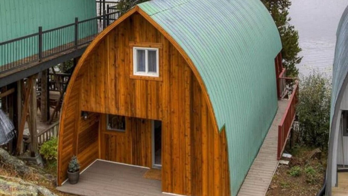 Idabel Lake Cabin | October Sky - Cabin on the Lake! Near Big White 35 mins to Kelowna