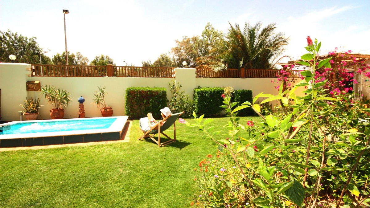 Dahab Apartment | Octopus Apartment With Jacuzzi Pool, Wifi, BBQ And Sunbeds. Beach 3 mins walk.