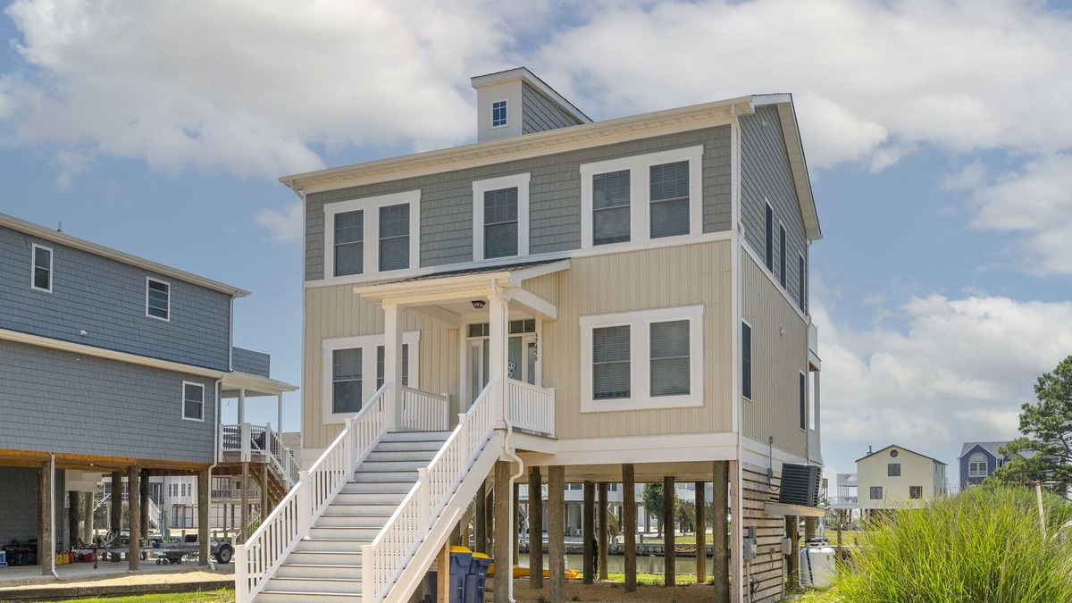 Captain's Cove House | Octopus's Garden - Gorgeous Waterfront in Captain's Cove!