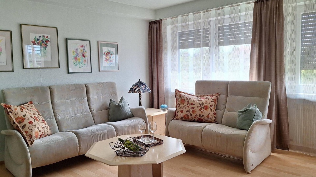 Schonbrunn Apartment | odenwald-ferienwohnung: Infrarot-Sauna Parkplatz Waschmaschine WLAN