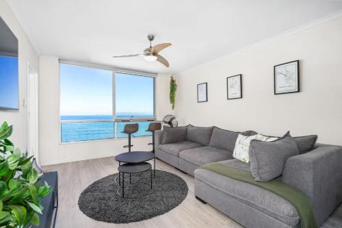 Strand Apartment | Odeon Towers 808 by Host Agents