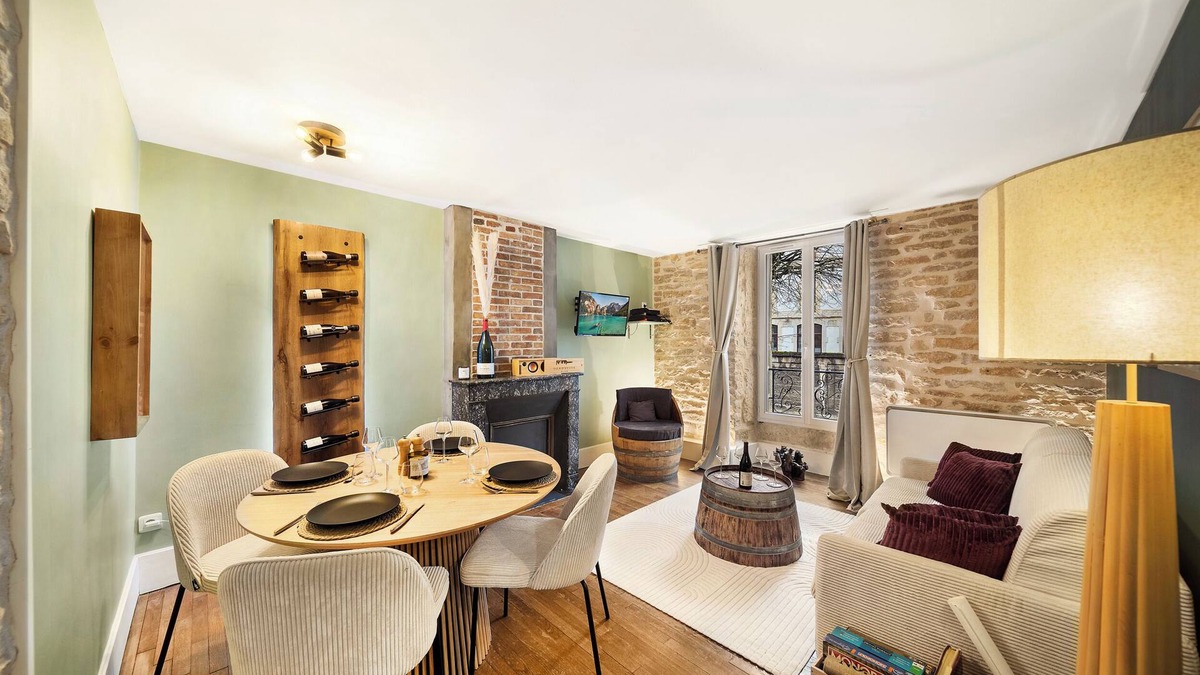Dijon Centre Ville Apartment | Oenosuite - Charm & Wine in the heart of Paris