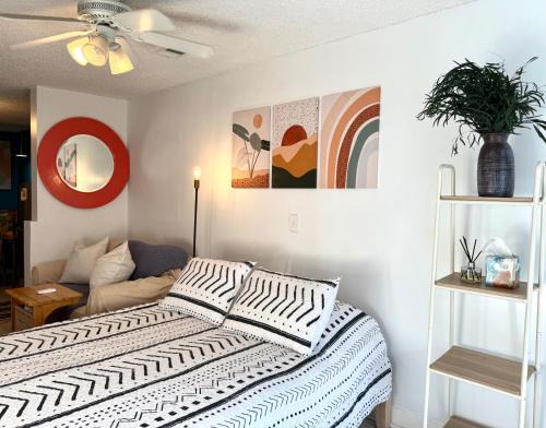 Southwest House | Oesta Palma's Guest House with BBQ & Beach Gear Near Downtown WBP