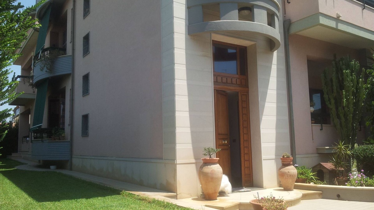 Avola Apartment | of "Pantanello" Elegant apartment in villa 150 meters from the fabulous beach.