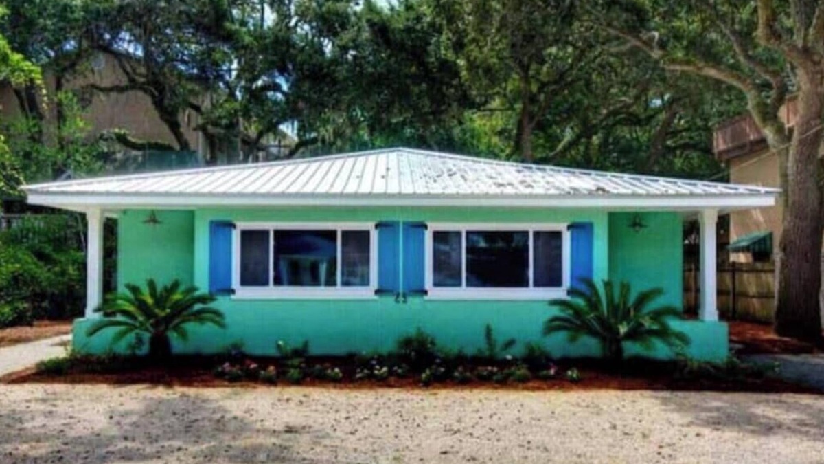 Saint Simons Island House | ♥ of SSI Bungalow 2, Quick walk to beach and food ☼