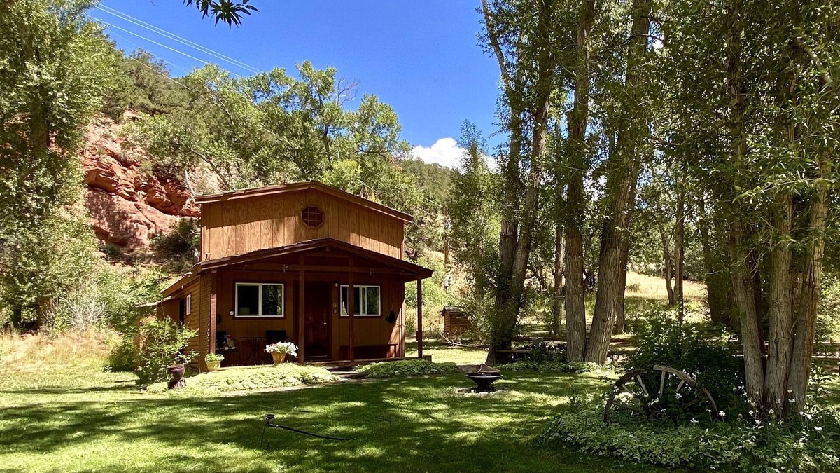 Basalt Cabin | ❤️ of the Frying Pan River - Fly Fish Private Water