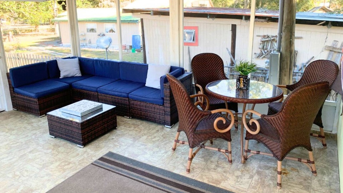 Steinhatchee House | Off Duty Retreat ~ Sleeps 10, Screen Porch, Plenty of Parking, Blackstone Grill