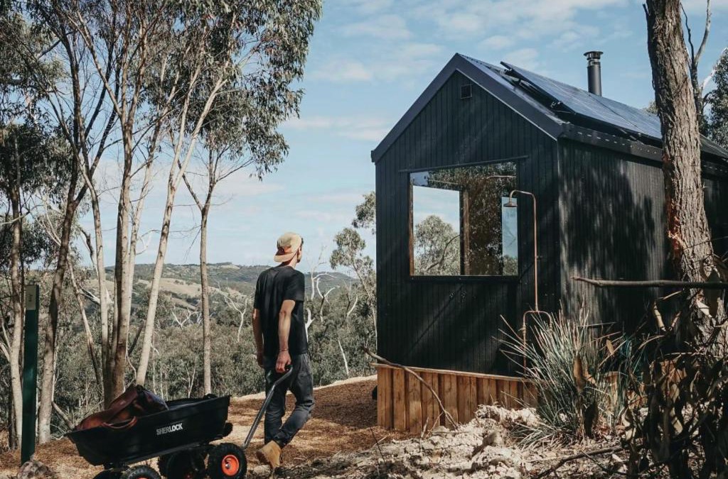 Reedy Creek House | Off-Grid Cabin Deep in Nature - Pet Friendly - Ava