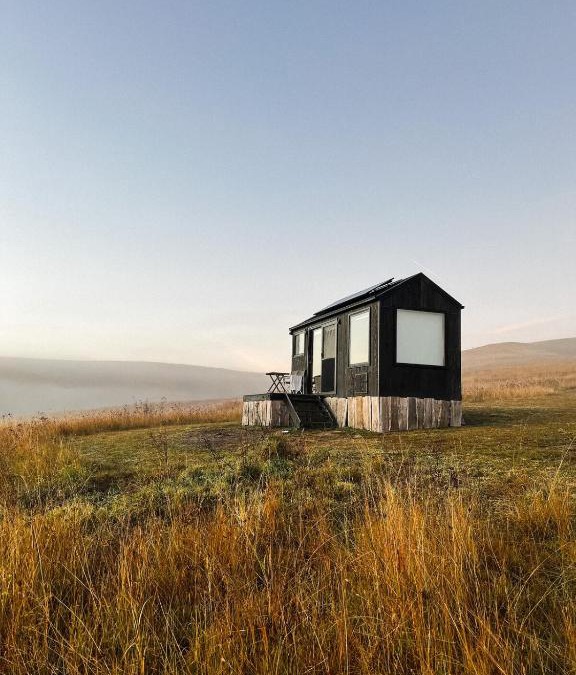 Bowman Farm House | Off-Grid Cabin Nestled in Nature - Pet Friendly - Dawn