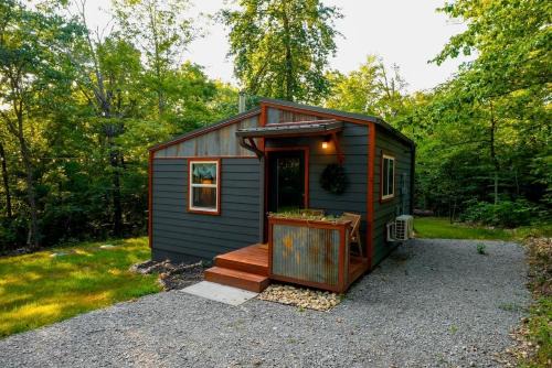 Powell House | Off-Grid Cabin Surrounded by Trees in Pineville, Missouri