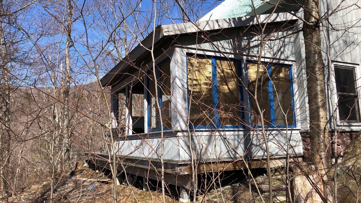 Lincoln House | Off-grid Cabin with modern amenities next to National Forest and Trails