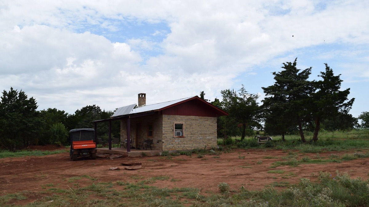 Mulhall Cabin | Off Grid experimental Rock-foam board-rock cabin